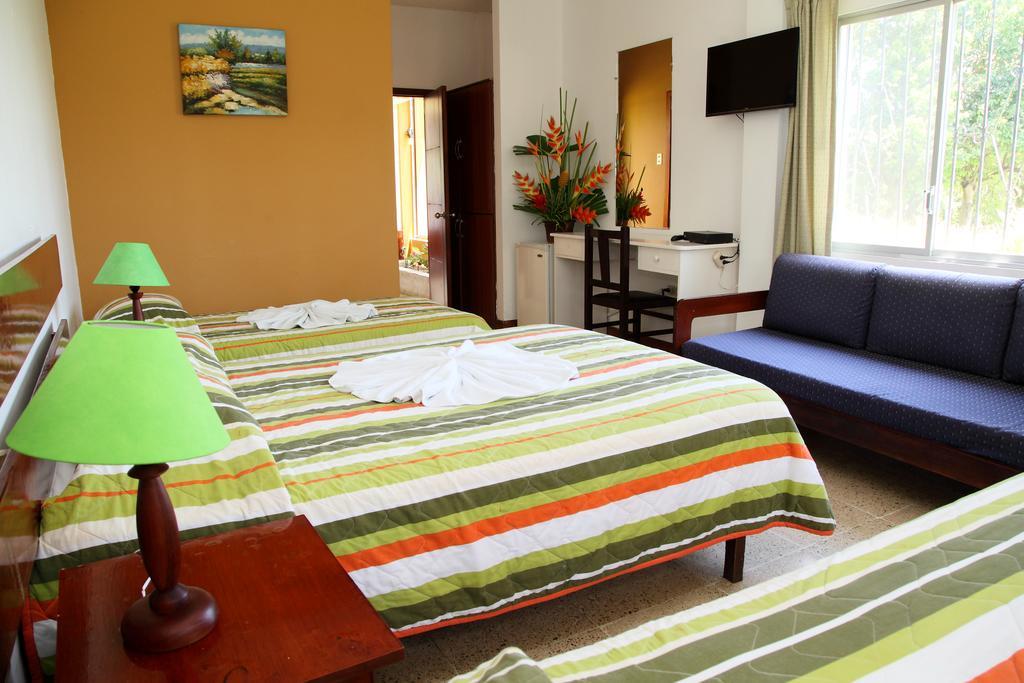 Hotel Puerto Ballesta Tonsupa Dış mekan fotoğraf