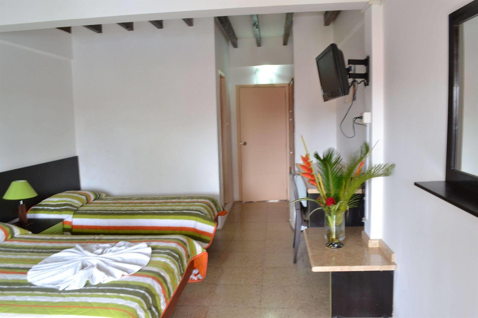 Hotel Puerto Ballesta Tonsupa Dış mekan fotoğraf